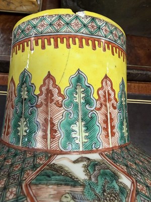 Lot 536 - A LARGE 19TH CENTURY CHINESE FAMILLE VERTE VASE AND COVER