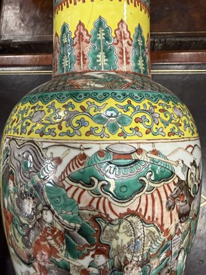 Lot 536 - A LARGE 19TH CENTURY CHINESE FAMILLE VERTE VASE AND COVER