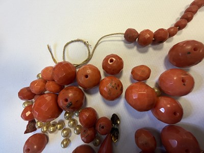 Lot 370 - A 19TH CENTURY ITALIAN CORAL BEAD NECKLACE