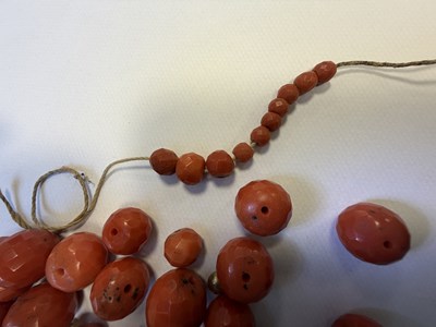 Lot 370 - A 19TH CENTURY ITALIAN CORAL BEAD NECKLACE
