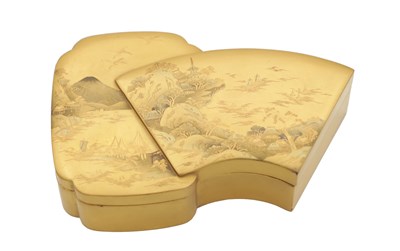 Lot 453 - A MEIJI PERIOD JAPANESE GILT LACQUERWORK SHAPED BOX