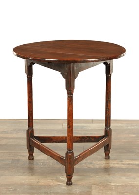 Lot 1557 - A RARE 18TH CENTURY YEW-WOOD CRICKET TABLE