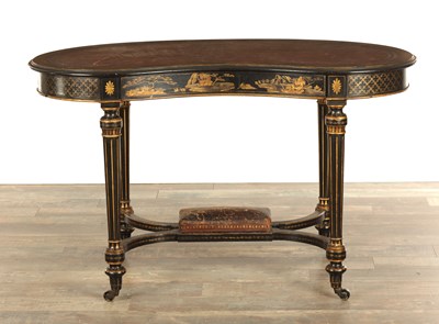 Lot 1482 - A 19TH CENTURY CHINOISERIE DECORATED LACQUERED KIDNEY-SHAPED DESK