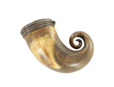 Lot 99 - A 19TH CENTURY SCOTTISH RAM'S HORN SILVER MOUNTED SNUFF MULL