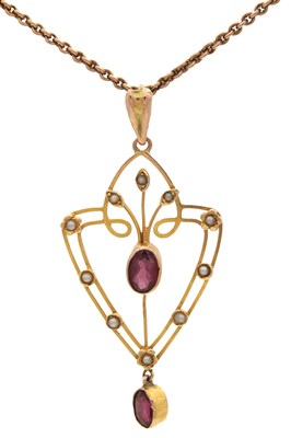 Lot 396 - AN EDWARDIAN 9CT GOLD PEARL AND GARNET PENDANT NECKLACE