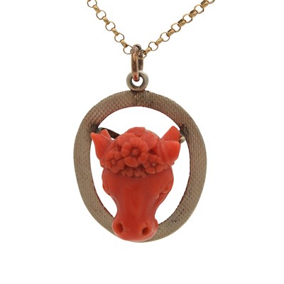 Lot 349 - A 9CT GOLD CARVED CORAL PENDANT NECKLACE