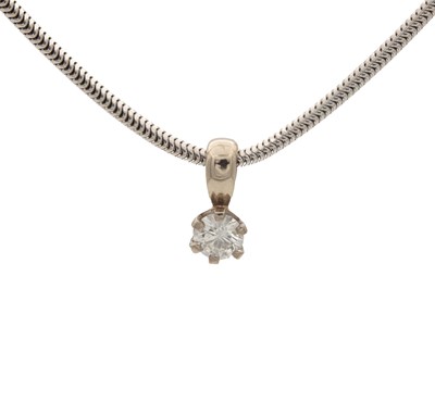Lot 347 - AN 18CT WHITE GOLD AND DIAMOND PENDANT NECKLACE