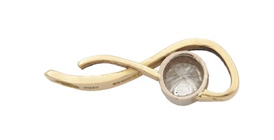 Lot 317 - AN 18CT GOLD AND DIAMOND PENDANT