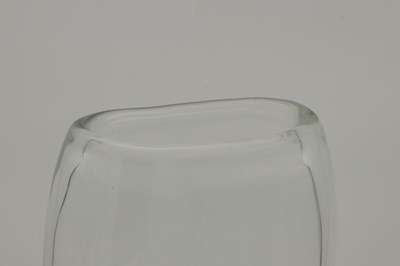 Lot 7 - VICKE LINDSTAND (1904 - 1983) A MID 20TH CENTURY SWEDISH GLASS VASE