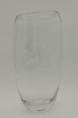 Lot 7 - VICKE LINDSTAND (1904 - 1983) A MID 20TH CENTURY SWEDISH GLASS VASE