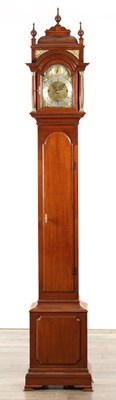 Lot 1362 - AN EARLY 20TH CENTURY ENGLISH QUARTER CHIMING MAHOGANY LONGCASE CLOCK