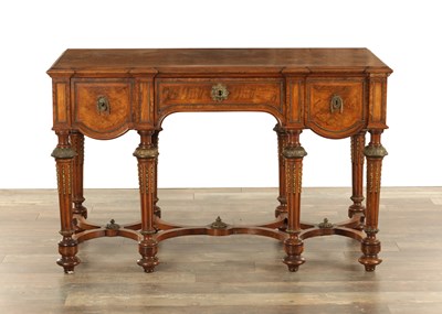 Lot 1507 - A GOOD QUALITY FIGURED WALNUT WRITING DESK