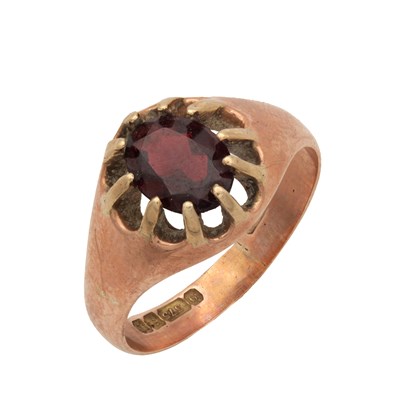 Lot 223 - A LARGE 9CT ROSE GOLD GARNET RING