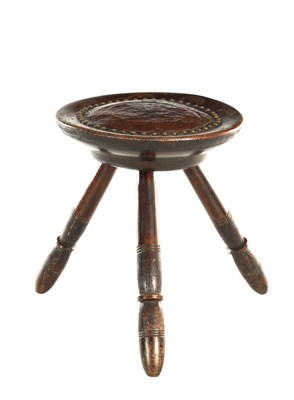 Lot 1471 - AN ART AND CRAFTS OAK AND LEATHERWORK NEWLYNN SCHOOL STOOL