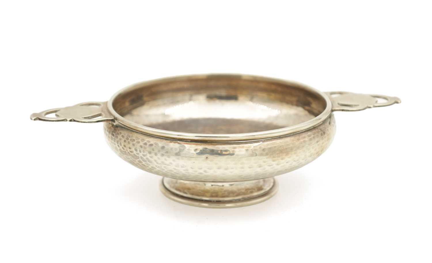 Lot 87 - AN ARTS AND CRAFTS SILVER TWO-HANDLED BOWL