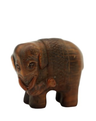 Lot 590 - A 19TH CENTURY CARVED HORN NETSUKE FORMED AS AN ELEPHANT
