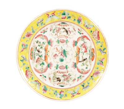 Lot 407 - A 19TH CENTURY CHINESE FAMILLE ROSE PORCELAIN DISH