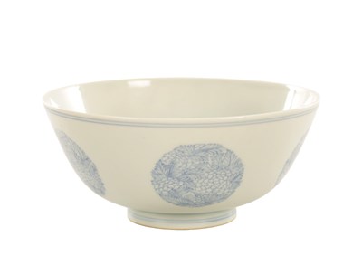 Lot 442 - A CHINESE PALE BLUE AND WHITE 'FLORAL' MEDALLION BOWL