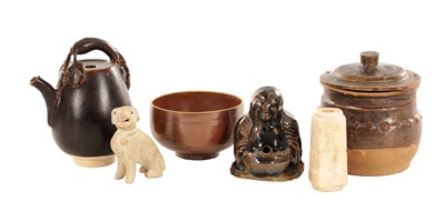 Lot 515 - A GROUP OF SEVEN ASIAN CERAMIC AND STONE ITEMS