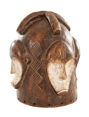 Lot 439 - A TRADITIONAL AFRICAN NGONTANG HELMET MASK