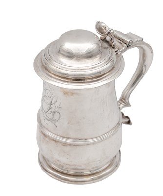Lot 110 - A GOOD QUALITY GEORGE II SILVER LIDDED TANKARD