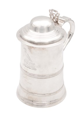 Lot 126 - A GEORGE III SILVER TANKARD