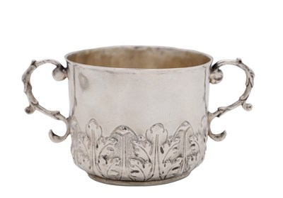 Lot 86 - A CHARLES II SILVER PORRINGER