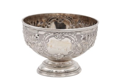 Lot 203 - AN EARLY 20TH CENTURY SILVER PEDESTAL BOWL