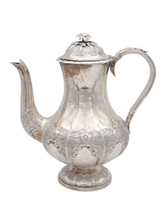 Lot 90 - A MID 19TH CENTURY SILVER COFFEE POT