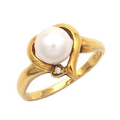 Lot 354 - AN 18CT YELLOW GOLD PEARL AND DIAMOND RING