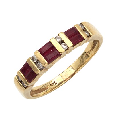 Lot 378 - A 14CT GOLD RUBY AND DIAMOND RING