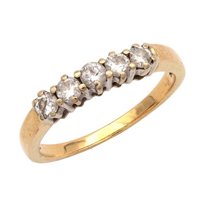 Lot 322 - AN 18CT YELLOW GOLD AND DIAMOND RING
