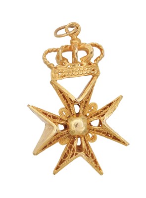 Lot 223 - AN 18CT YELLOW GOLD FILIGREE MALTESE CROSS PENDANT