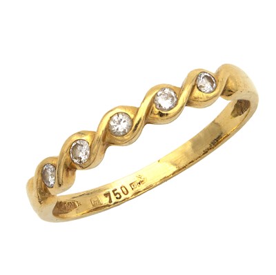 Lot 242 - AN 18CT YELLOW GOLD AND DIAMOND ETERNITY RING