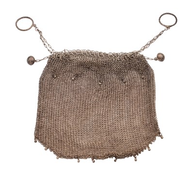Lot 131 - AN 18TH/19TH CENTURY SILVER CHAINMAIL MISER'S PURSE