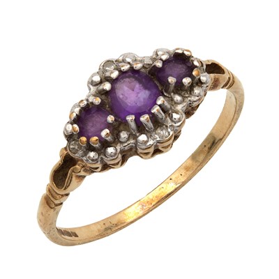 Lot 297 - A 9CT YELLOW GOLD AMETHYST AND DIAMOND RING