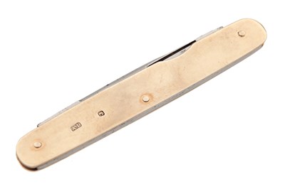 Lot 139a - AN EDWARDIAN 9CT GOLD PEN KNIFE WITH TWO SHEFFIELD STEEL BLADES