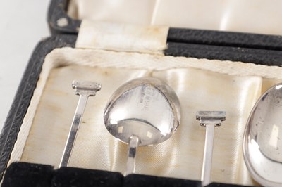 Lot 60 - A COLLECTION OF 20TH CENTURY ENGLISH SILVER CASED FLATWARE AND A CRUET SET