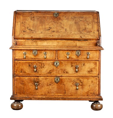 Lot 1710 - AN EARLY 18TH CENTURY ENGLISH BURR WALNUT BUREAU