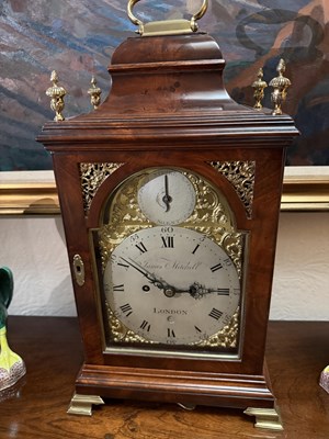 Lot 1207 - JAMES MITCHELL, LONDON. A GEORGE III FIGURED MAHOGANY VERGE BRACKET CLOCK