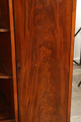 Lot 1568 - AN UNUSUAL GEORGE III CROSS-BANDED FLAMED MAHOGANY SERPENTINE FRONTED SIDE CABINET