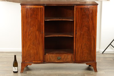 Lot 1568 - AN UNUSUAL GEORGE III CROSS-BANDED FLAMED MAHOGANY SERPENTINE FRONTED SIDE CABINET