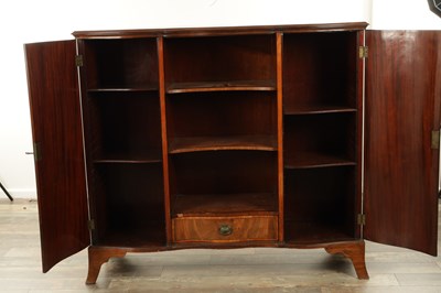 Lot 1568 - AN UNUSUAL GEORGE III CROSS-BANDED FLAMED MAHOGANY SERPENTINE FRONTED SIDE CABINET