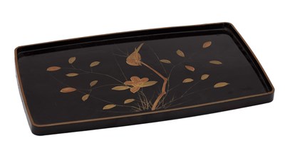 Lot 404 - AN EARLY/MID 20TH CENTURY LACQUERWARE TRAY