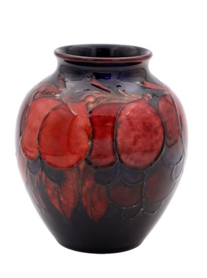 Lot 33 - A 20TH CENTURY MOORCROFT FLAMBÉ WISTERIA VASE