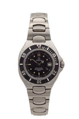 Lot 1120 - A LADIES STAINLESS STEEL OMEGA SEAMASTER PROFESSIONAL WRIST WATCH