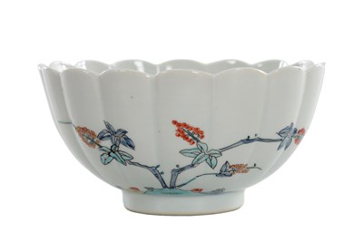 Lot 437 - A JAPANESE EARLY 20TH CENTURY PORCELAIN FLUTED BOWL