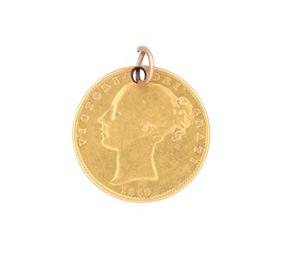 Lot 340 - AN 1859 QUEEN VICTORIA GOLD SOVEREIGN MOUNTED AS A PENDANT