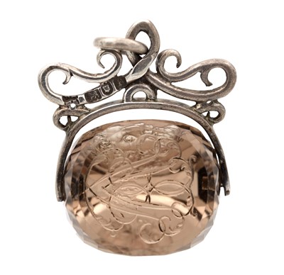 Lot 230 - AN EDWARDIAN ENGLISH SILVER AND SMOKY QUARTZ FOB SEAL