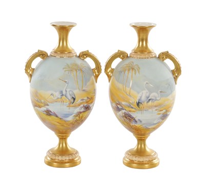 Lot 55 - A FINE PAIR OF EARLY 20TH CENTURY ROYAL WORCESTER PORCELAIN TWIN-HANDLED CABINET VASES BY JOHNSON